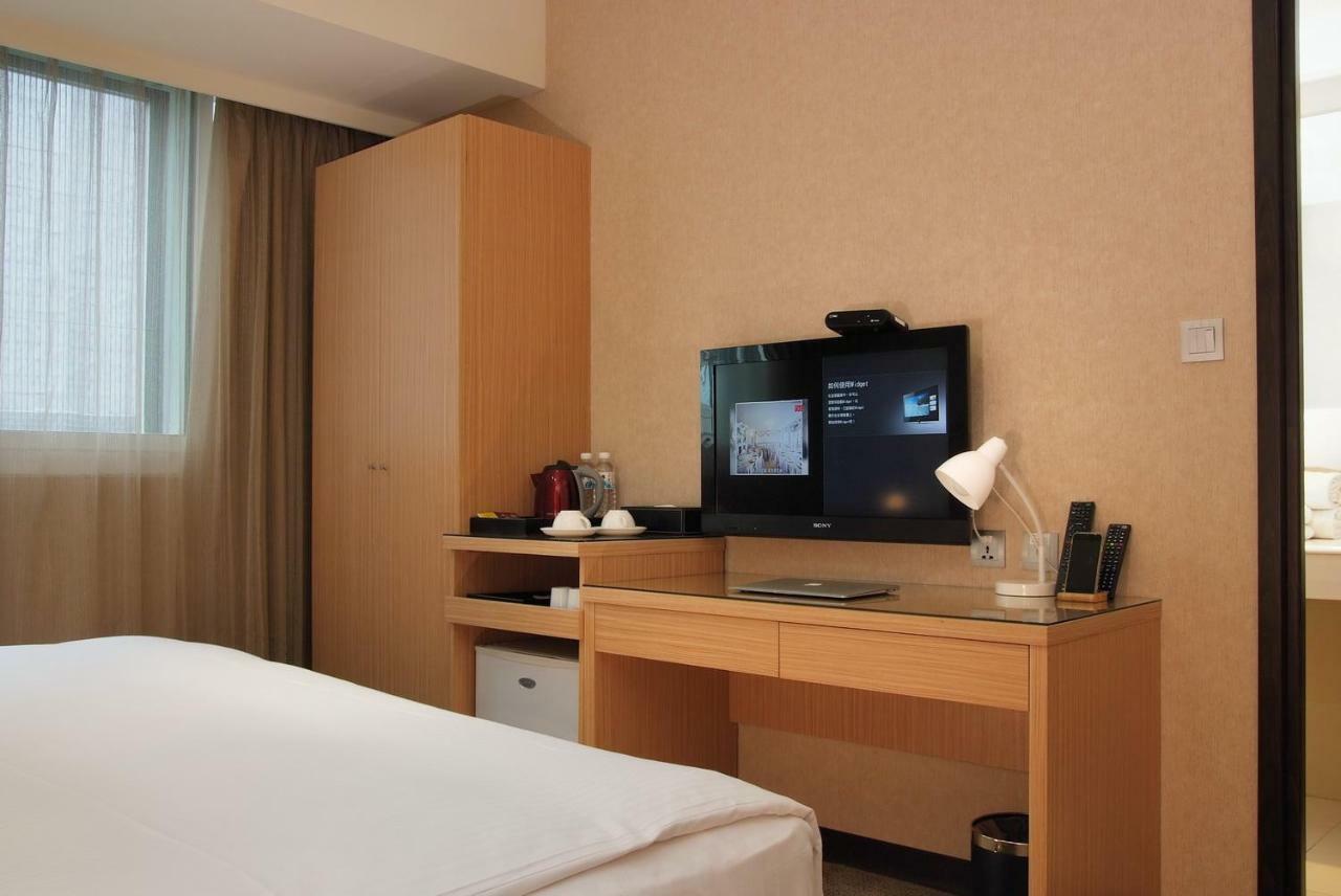 The Metro Hotel Taichung Exterior foto