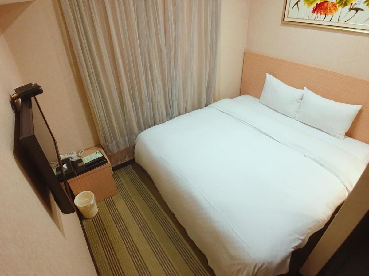The Metro Hotel Taichung Exterior foto